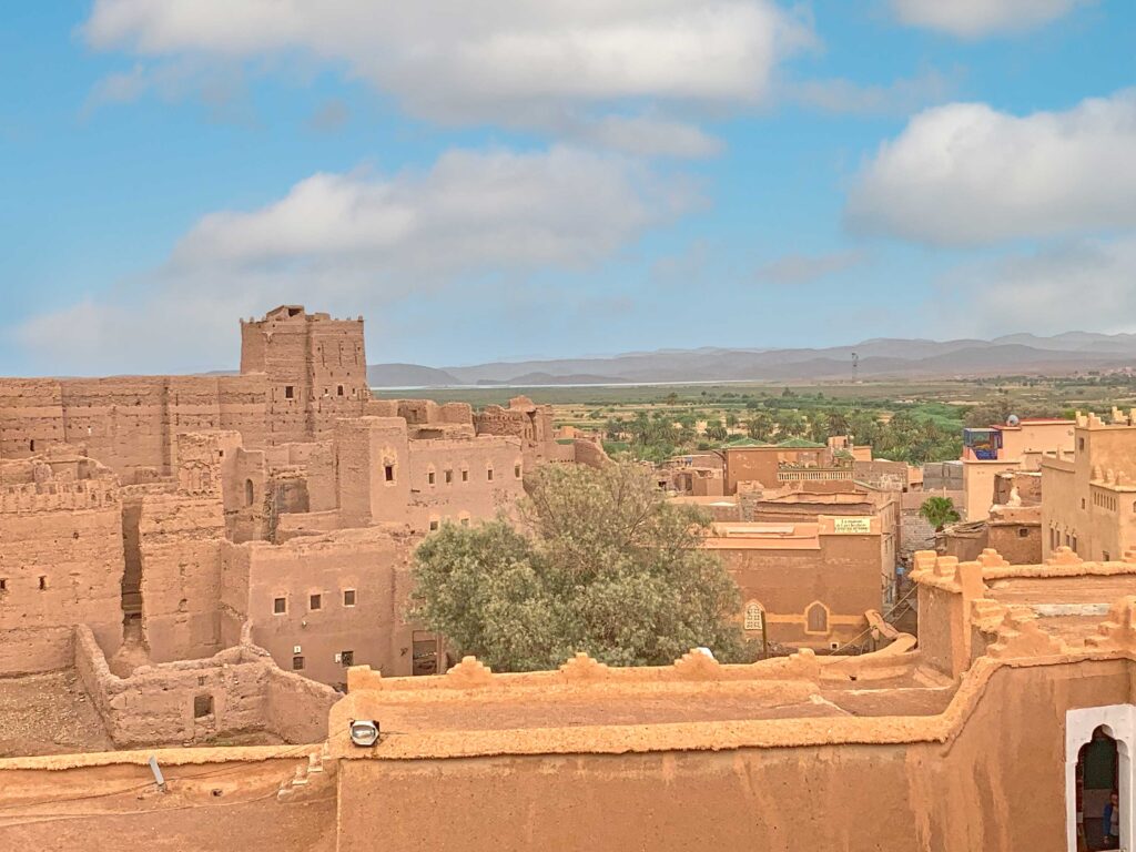 Cross Ouarzazate on your way to the desert, with Paladar y Tomar